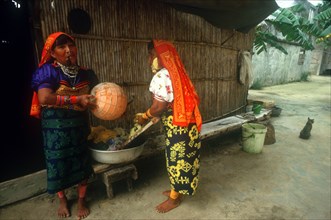 PANAMA, San Blas Islands, Cuna Indian women