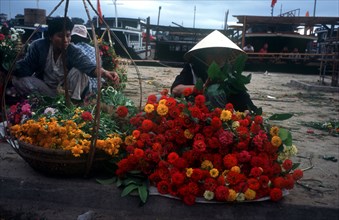 VIETNAM, Da Nang , Flower Vendors