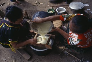 THAILAND, North, Mae Sariang , Karen refugee women in Mae Lui village preparing Soya