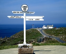 ENGLAND, Cornwall, Lands End, Sign Post