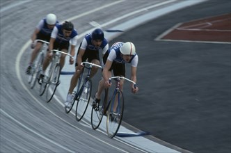 10037146 SPORT Cycling Track Manchester Wheelers Pursuit Team 1 racing on sloped track.