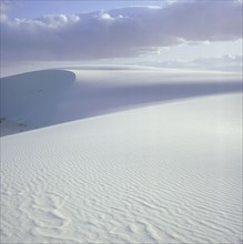 USA, New Mexico, White Sands, White sand dunes with clouds above