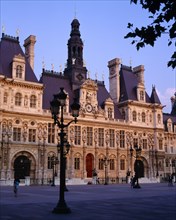 FRANCE, Ile de France, Paris, Hotel de Ville in evening.  Exterior facade and courtyard with