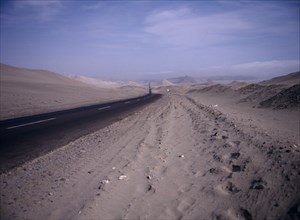 PERU, Transport, Pan-American highway through coastal desert