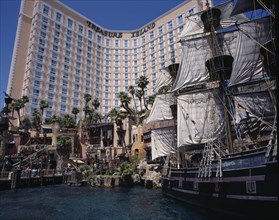 USA, Nevada, Las Vegas, Treasure Island Hotel and Casino. Hotel entrance with pirate ship and pool.