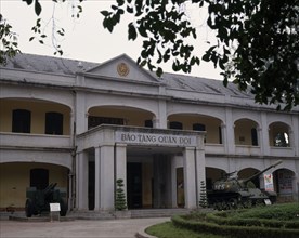 VIETNAM, North, Hanoi, Bao Tang Quan Doi Army Museum exterior with tank and gun on display at the