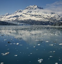 USA, Alaska, "Glacier Bay, mountain water and ice chunks "