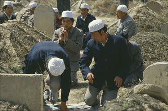 CHINA, Lanzhou, Muslim men visiting  graveyard