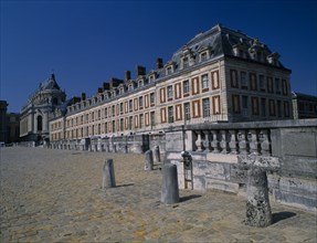 FRANCE, Ile de France, Paris, Versailles. The Royal Courtyard.