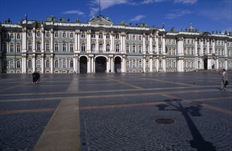 RUSSIA, St Petersburg, Hermitage Museum, Winter Palace. View over the courtyard