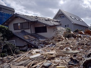 JAPAN, Honshu, Kobe, Suburban earthquake damage in 1995