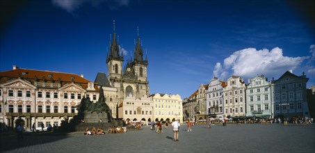 CZECH REPUBLIC, Stredocesky, Prague, View across Old Town Square and pavement cafes.