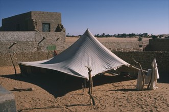 MAURITANIA , Chinguetti , NOT IN LIBRARY Tent pitched near old buildings