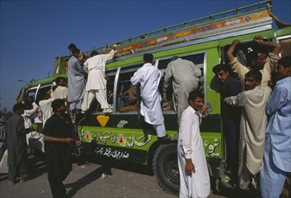 PAKISTAN, Punjab, Lahore, Overcrowded bus