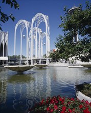 USA, Washington, Seattle, Pacific Science Centre lake with fountains and white metal arches