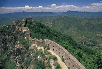 CHINA, Hebei, Simatai, Thin section of  the Great wall near Beijing disappearing into the distant