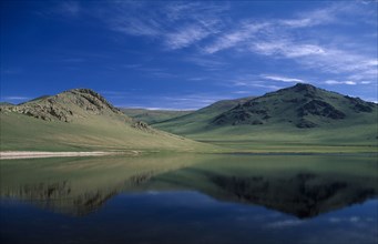 MONGOLIA, Arkahangai , Tsaagan Nuur, Lake Reflecting mountain