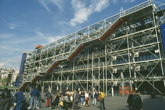 FRANCE, Ile de France, Paris, Beaubourg. Exterior view of the Pompidou Centre facade with gathered