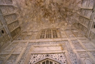 INDIA, Uttar Pradesh, Agra, Taj Mahal built 1631-1653.  Interior detail of marble walls and ceiling