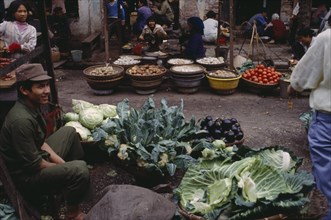VIETNAM, North, Hanoi, Vegetable street market