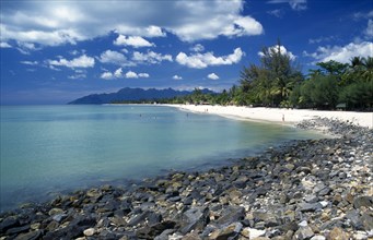 MALAYSIA, Langkawi, Kedah, Pantai Cenang beach looking towards Gunung Mat Cincang with a stoney