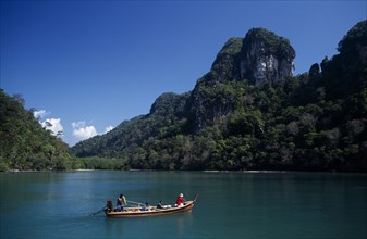 MALAYSIA, Kedah, Langkawi, Pulau Dayang Bunting island with hunters arriving in a traditional long