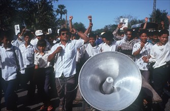 CAMBODIA, Phnom Pehn, Anti Khmer Rouge and Samphon demonstration on the road to the airport.