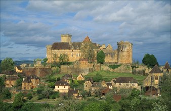 FRANCE, Aquitaine, Dordogne, Castelnau-Bretenoux Castle above hillside town.