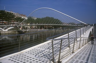 SPAIN, Basque Provinces, Vizcaya Province, Bilbao.  The Zubuzuri footbridge.