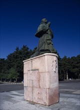 PORTUGAL, Beira Litoral, Fatima, Statue of a praying Pope Paul on plinth.