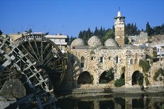 SYRIA, Central, Hama, Wooden norias or waterwheels on the Orontes river and the Al Nuri Mosque
