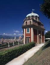 ITALY, Tuscany, Florence, "Boboli Gardens, Kaffeehaus in formal Renaissance garden overlooking the