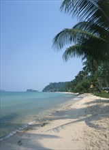 THAILAND, Trat Province, Koh Chang, "Lonley Beach, Aow Bai Lan. View along the sandy bay with palm