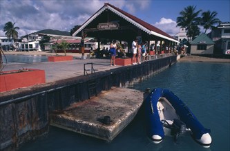 WEST INDIES, Dutch Antilles, St Maarten, Philipsburg.  Quayside with tourists looking in the water