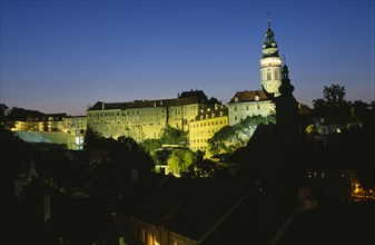 CZECH REPUBLIC, South Bohemia, Cesky Krumlov, View of the Chateaux and Round Tower illuminated at