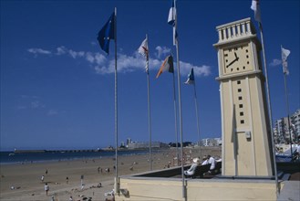 FRANCE, Loire, Les Sables d’Olonne, Twinned with Worthing. Clock tower on the promenade with sandy