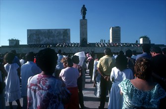 CUBA, Villa Clara, Santa Clara, Memorial Day crowds below a towering statue of Che Guevara at the