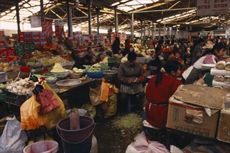 CHINA, Tibet, Shigatse, Fruit and vegetable stalls and vendors at the Chinese market