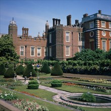 ENGLAND, London, Hampton Court - palace and gardens