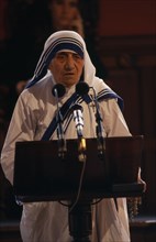 INDIA, Mother Teresa, Speaking at a lecturn
