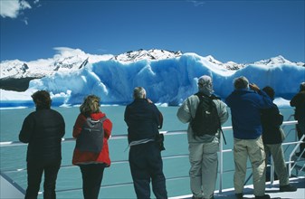 ARGENTINA, Santa Cruz Province, Los Glaciares , Iceburg viewing in the National Park Lago Argentino