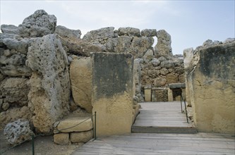 MALTA, Gozo, Ggantija Temple, Entrance to ruins