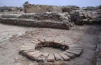PAKISTAN, Mohenjo Daro, A well in the residential area of the 2500 BC Indus civilisation