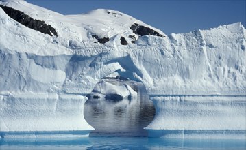 ANTARCTICA, Antarctic Peninsula, Ice cliffs over water