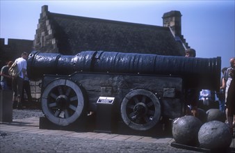 SCOTLAND, Lothian, Edinburgh, Mons Meg. Giant cannon used during historical battles and now kept at