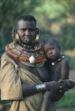 KENYA, Family, Pokot woman and child from cattle tribe near Lake Baringo