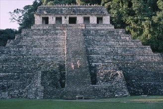 MEXICO, Chiapas, Palenque, Temple of the Inscriptions at dawn