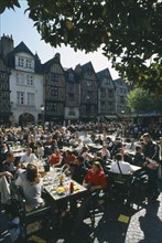 FRANCE, Loire Valley, Indre et loire, Tours Place Plumereau with view over lots of people eating at