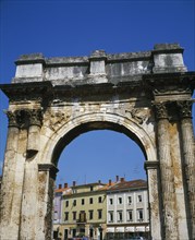 CROATIA, Istria, Pula, Arch of the Sergii dating from the 1st century BC