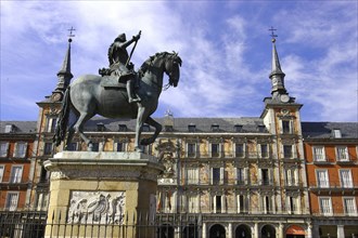 SPAIN, Madrid, Equestrian statue of Felipe III in the Plaza Mayor